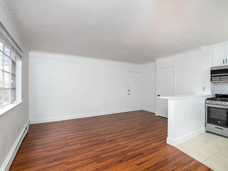 661 N Pearl St — Photo 12