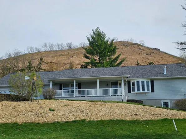 6159 Country Club Rd, Houston, MN 55943