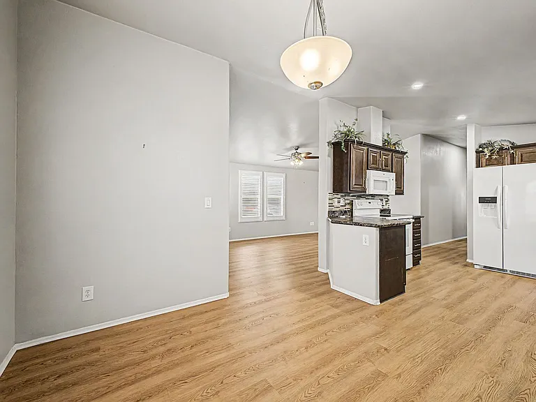 1702 E Michelle Dr — Photo 8