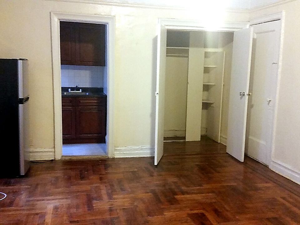 1st image of 2110 Westbury Ct APT 2S