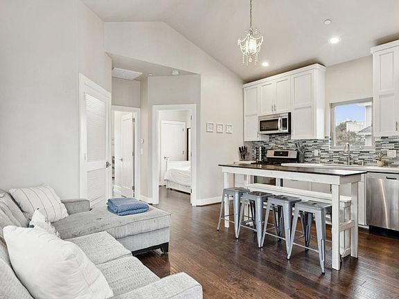 5th image of 408 Belleville Blvd