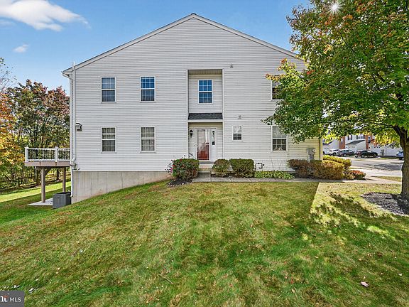 5th image of 172 Hampshire Dr