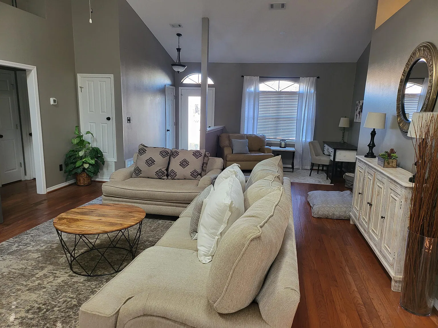 3 bed, 2.0 bath, 1663 sqft, $2,600 — Photo 4