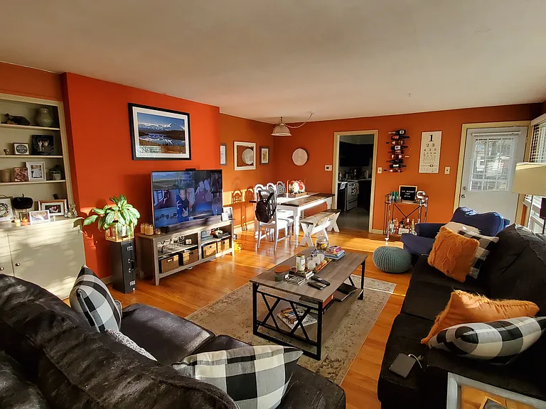 1117 N Niles Ave — Photo 2