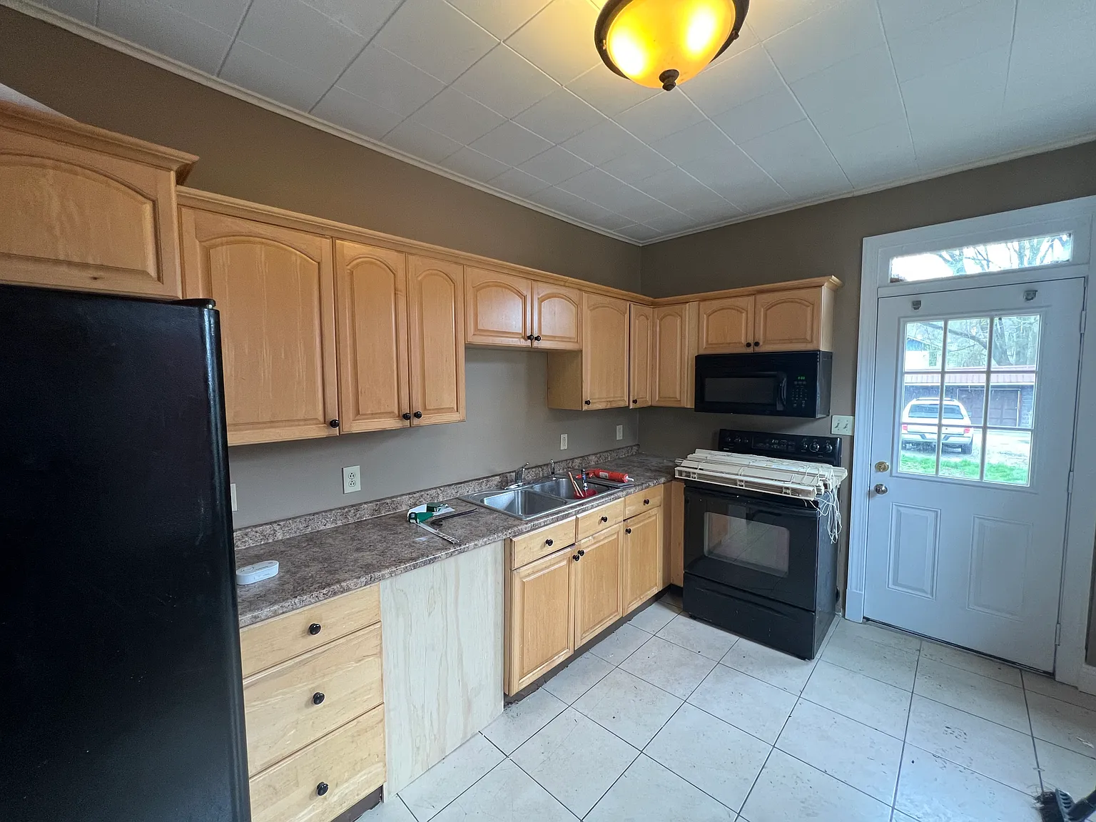 3 bed, $1,050 — Photo 2