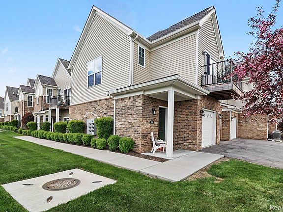 3rd image of 9864 Ridge Run St