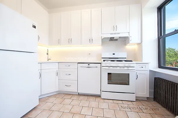 Rented by Nelson Aybar, LREB | media 4