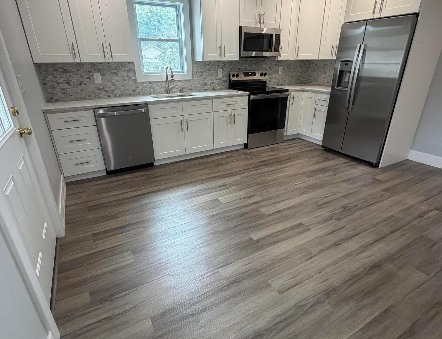 2 bed, 1.0 bath, 1240 sqft, $2,100 — Photo 1