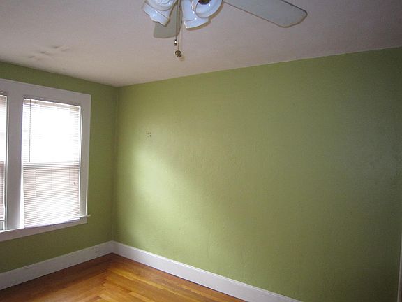 3rd image of 131 W Elm St #3