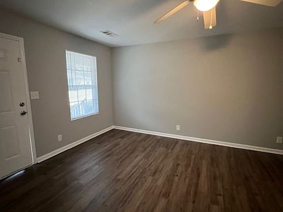 4th image of 529 Railroad St #2B