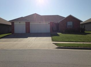 1077 S Red Cedar Ave, Springfield, MO 65802