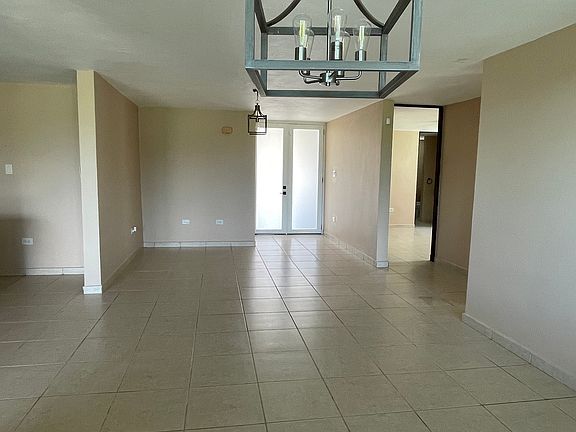 3rd image of 35 Calle Pomarosa
