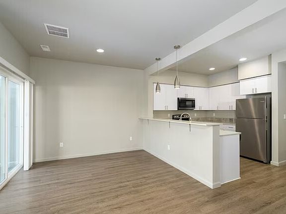 2nd image of 10652 N May Ln