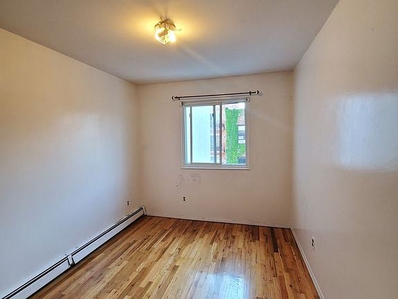 5th image of 2528 35th St APT 3F