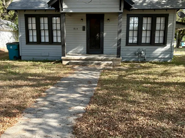814 W 3rd St, Clifton, TX 76634