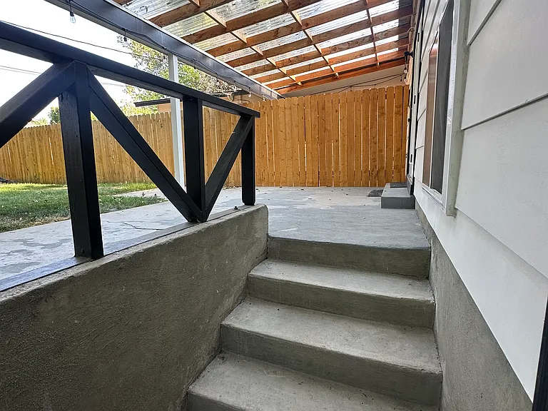 624 S Lawrence Ave #A — Photo 18