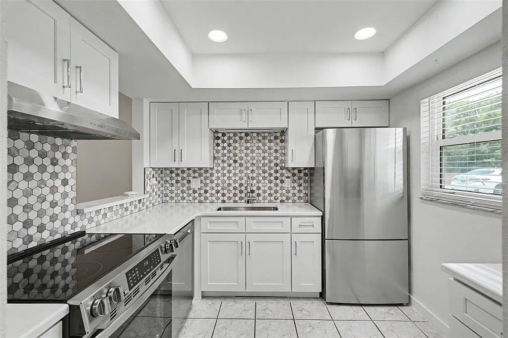 2 bed, 1.5 bath, 900 sqft, $1,750 — Photo 3