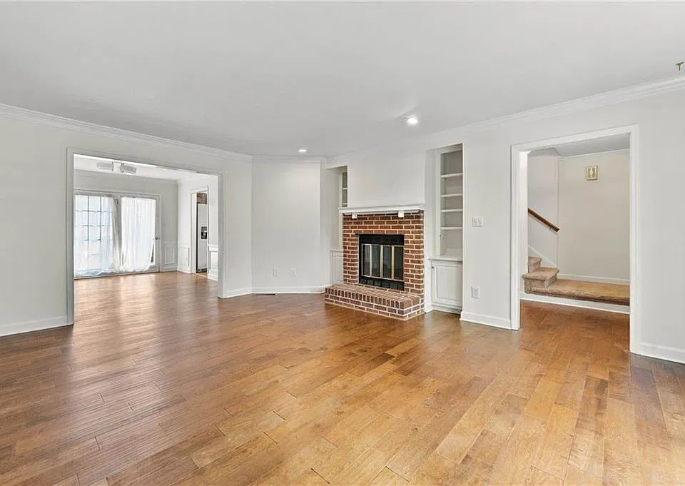 2012 Falcon Glen Ct