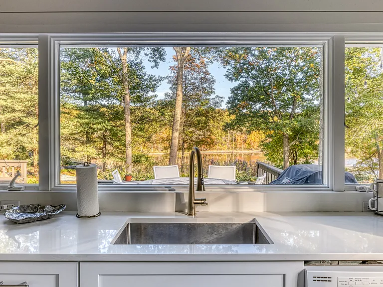 Laurel Ln — Photo 24