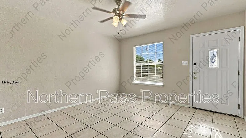 216 S Schutz Dr — Photo 3