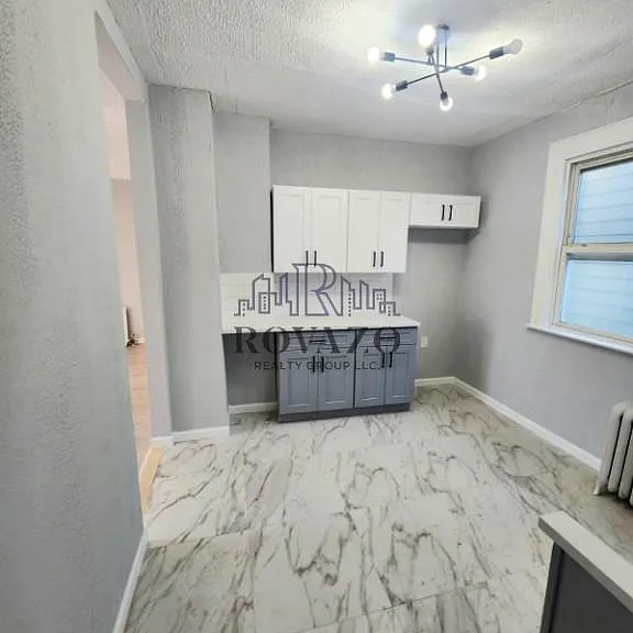 100 Smith St #2 — Photo 1