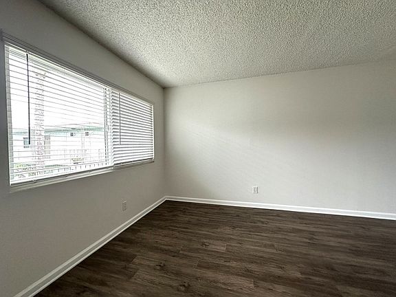3rd image of 210 Quintard St #B07