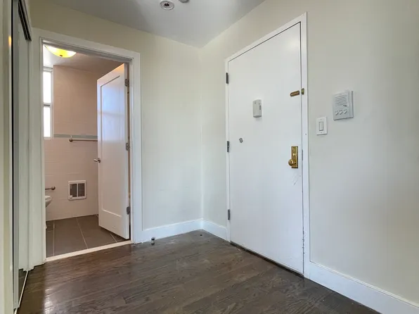 490 Ocean Parkway image 5 of 13