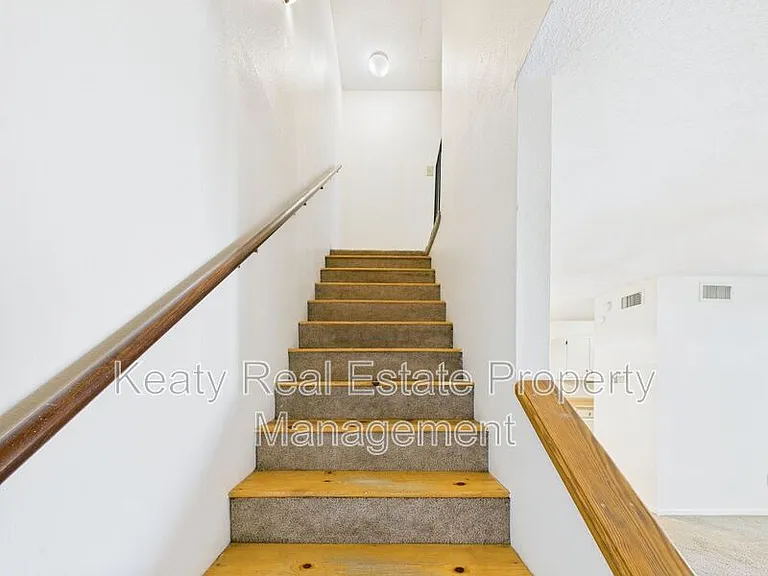 201-1 Fox Run Ave — Photo 10