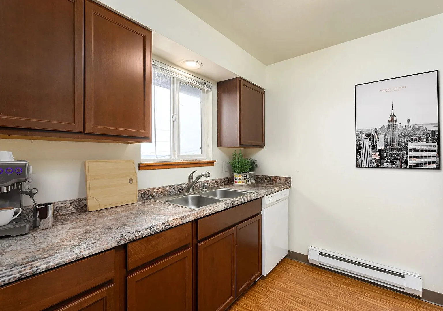 Island View Apartments — Photo 4