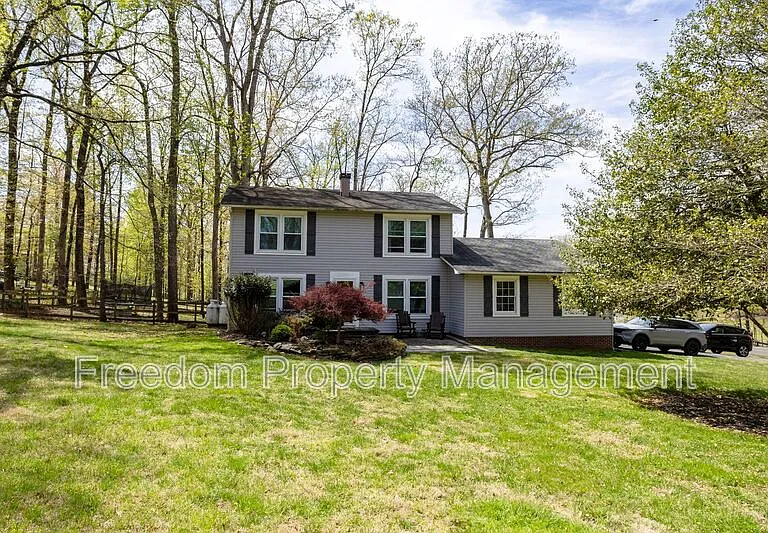 6197 Edwards Dr — Photo 2
