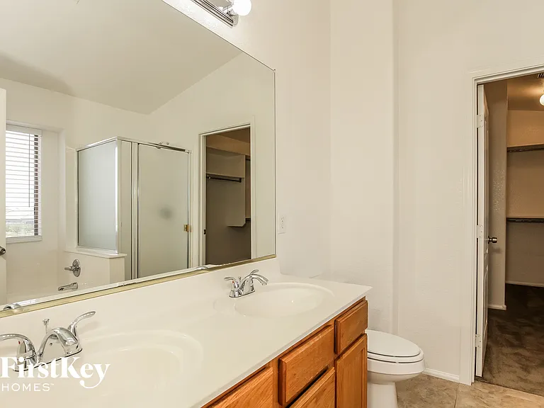 7913 S 45th Ln — Photo 13