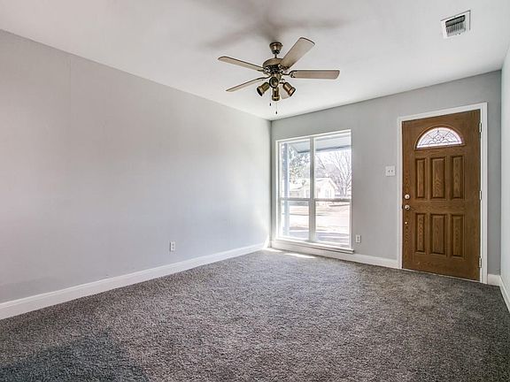 3rd image of 613 Stonewall Dr