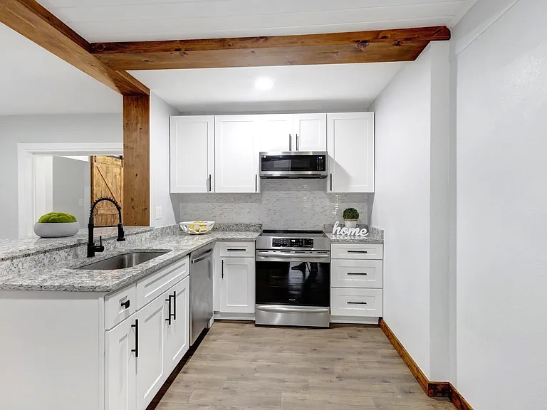 502 S Highland Ave — Photo 5