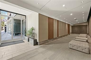 4th image of 482 S Arroyo Pkwy #503