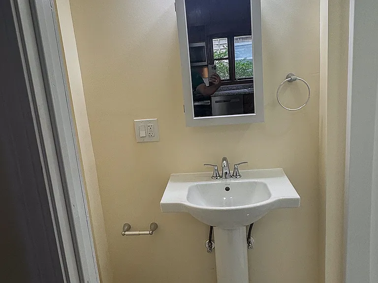 35 Hollander St #2 — Photo 20