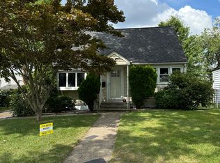 907 Apgar Ter, Rahway, NJ 07065