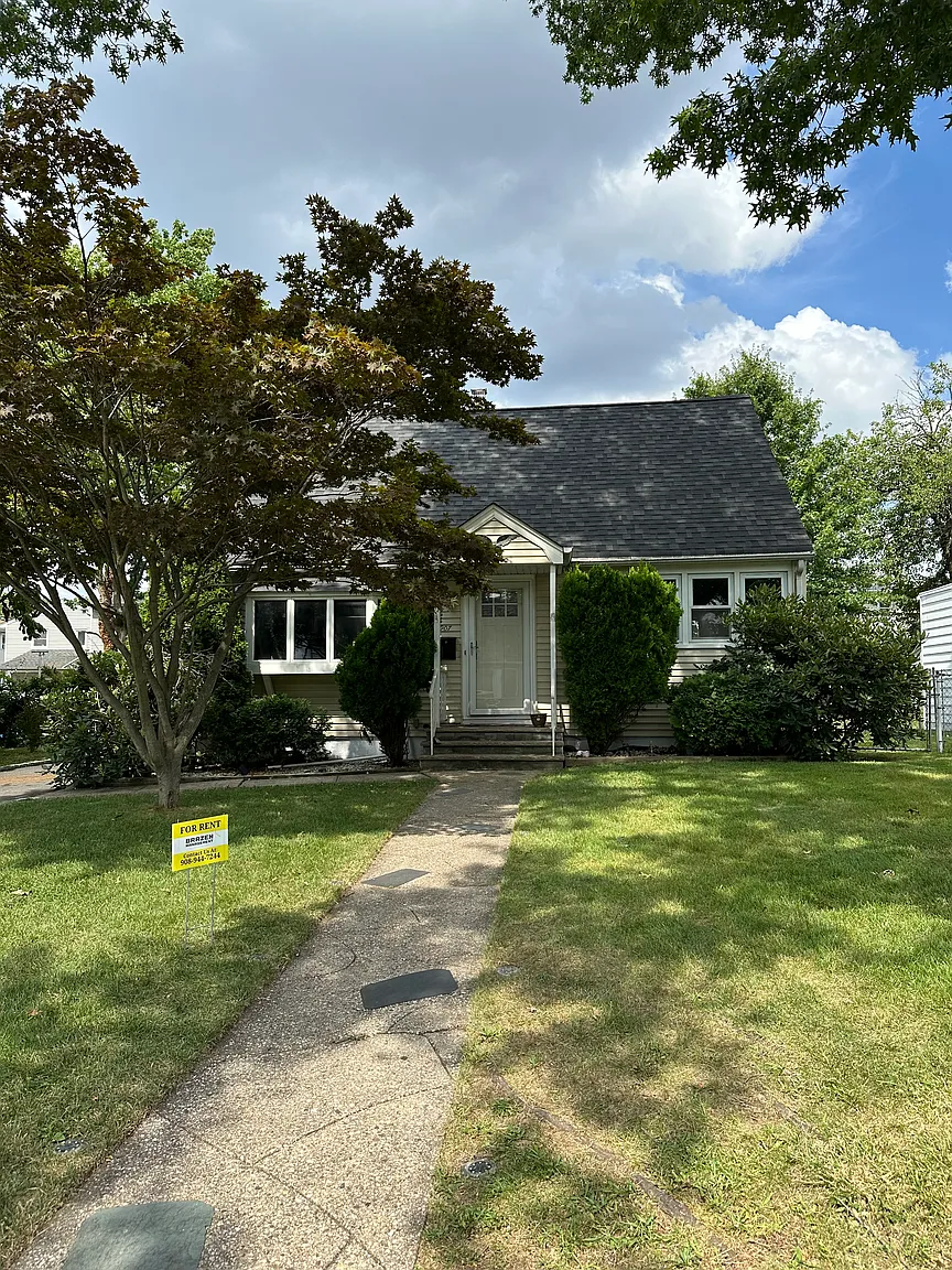 907 Apgar Ter photo 1
