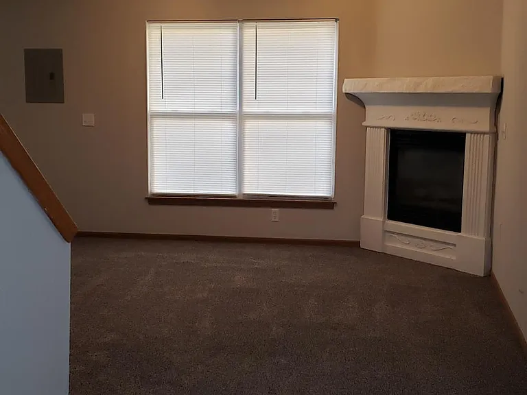 1114 Augusta Ln — Photo 3