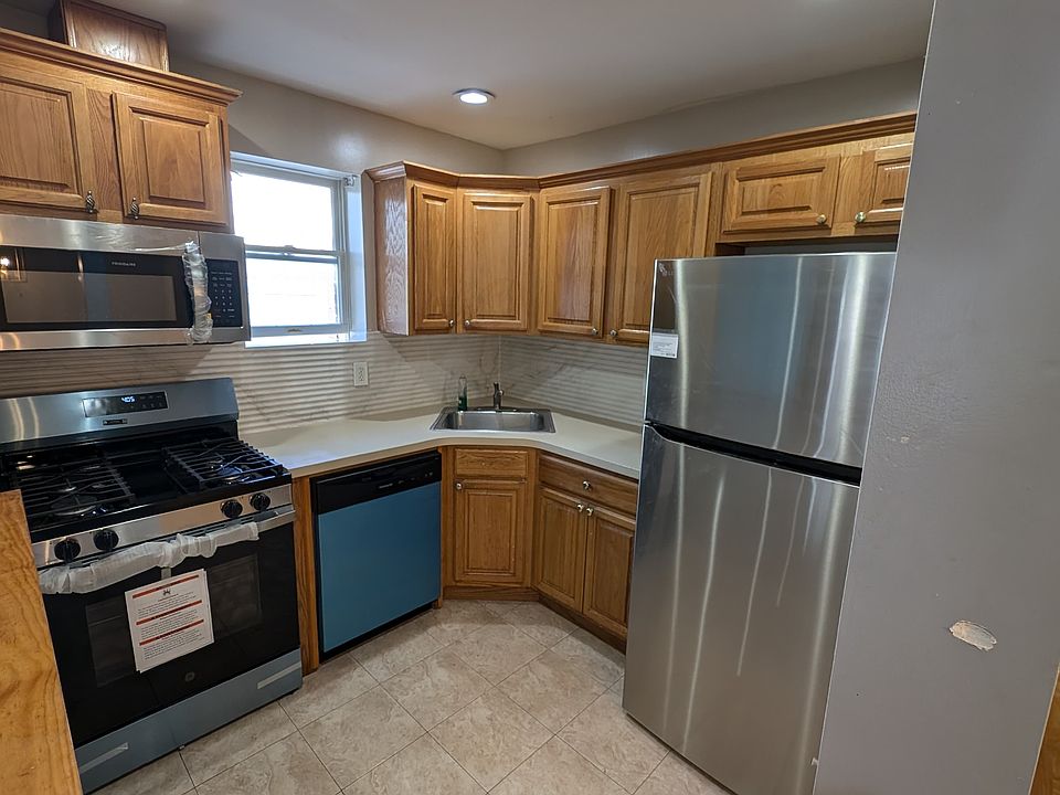 Kitchen with all new appliances and new backsplash
