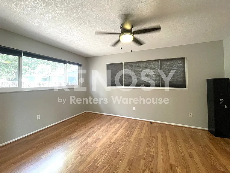 802 Embassy Rd — Photo 16