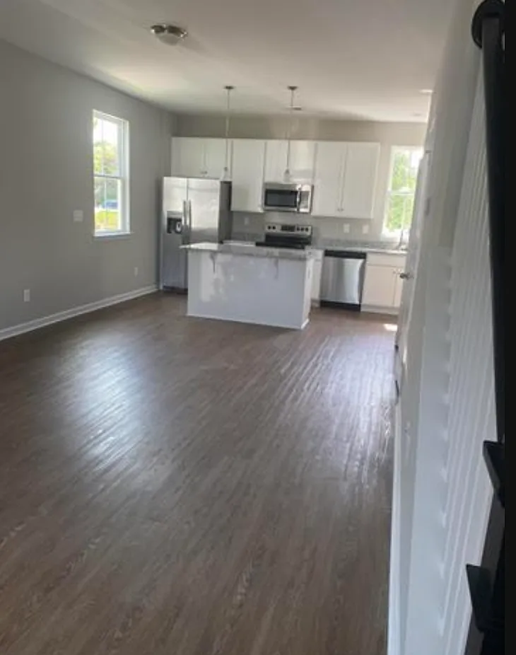 2 bed, 2.5 bath, 1098 sqft, $1,800 — Photo 4