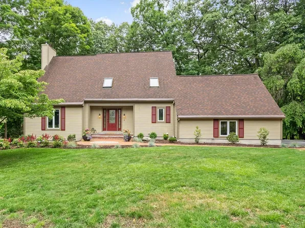 2 Autumn Hl, Leominster, MA 01453
