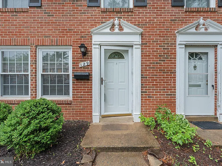 129 N Duke Dr — Photo 4