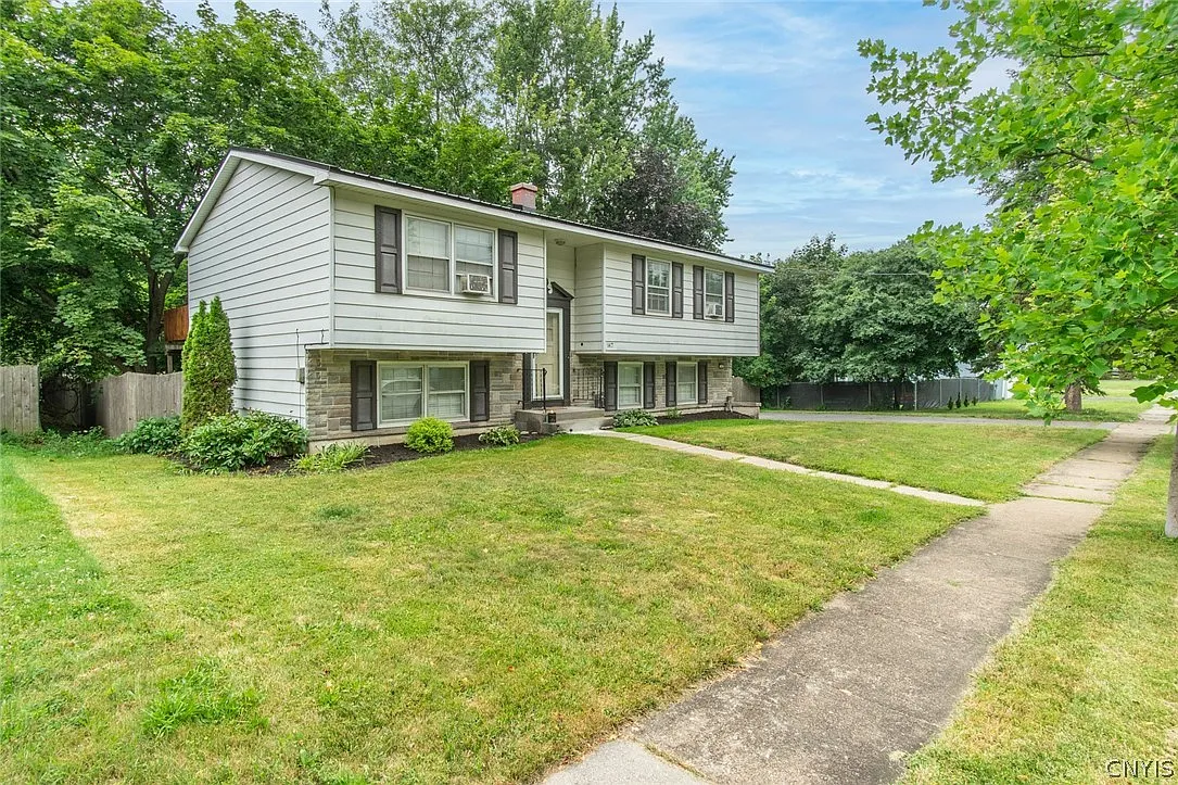 4 bed, 2.0 bath, 1534 sqft, $2,200 — Photo 2