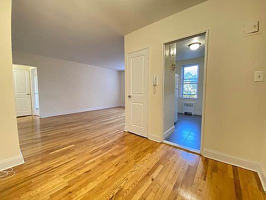 5th image of 14323 Barclay Ave #C5