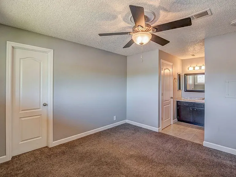 Riverview Condominiums — Photo 11