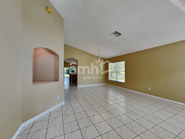3616 Seminole Dr — Photo 8
