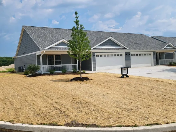 1101 S 2nd St, Oregon, IL 61061