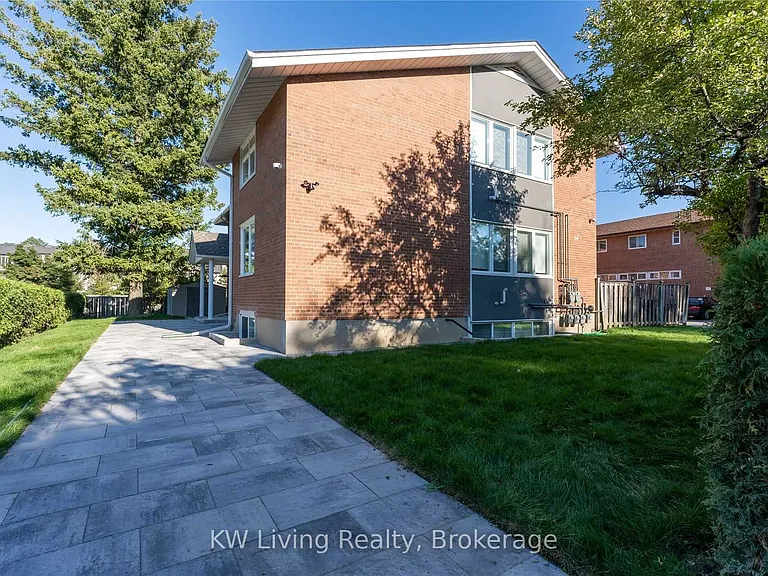 64 Overton Cres #4 — Photo 11