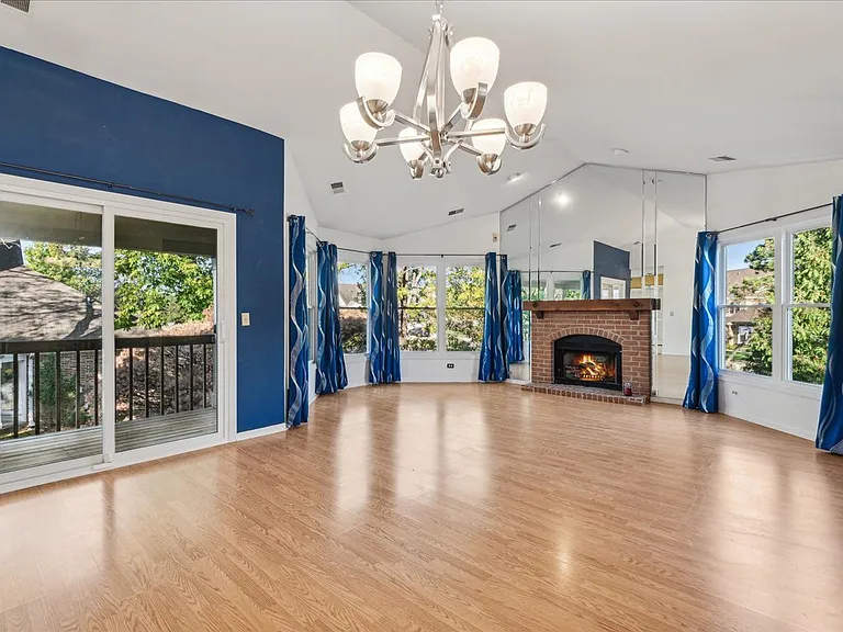 169 Willow Pkwy — Photo 4